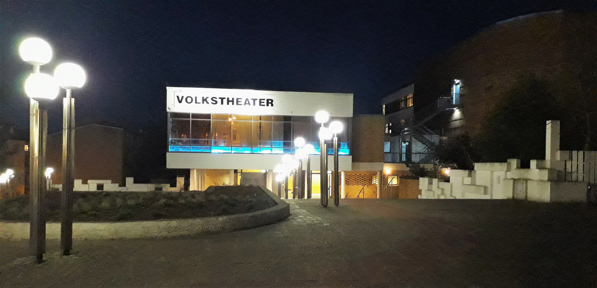 (Deutsch) Volkstheater Rostock: Jenseits der blauen Grenze